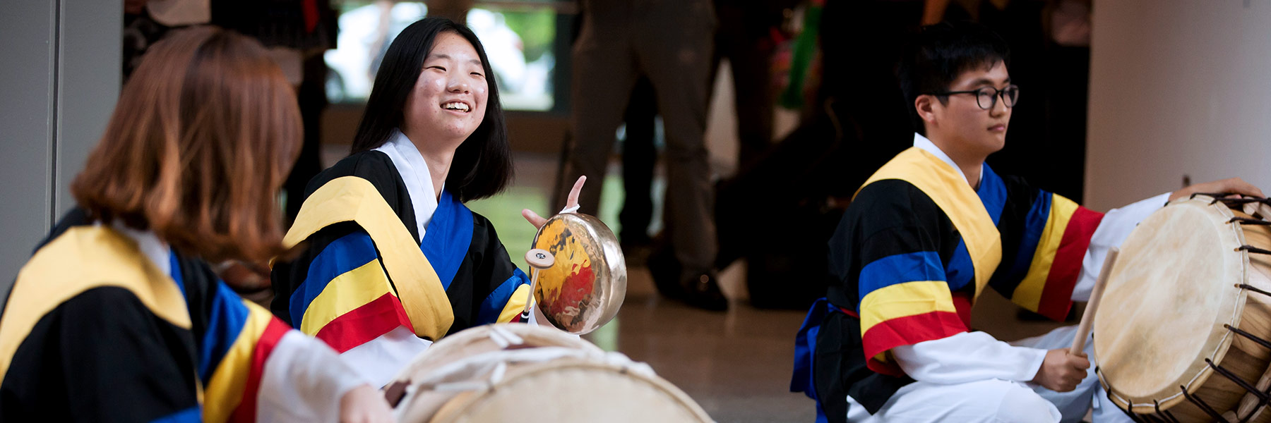 Chinese students play drums.
